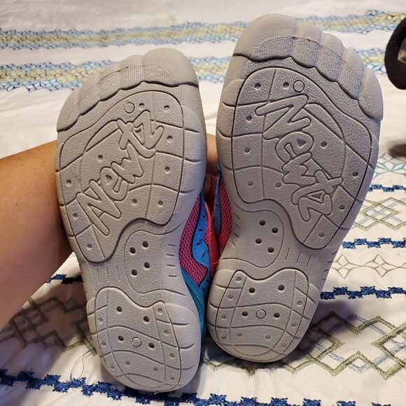 Water shoes  - Picture 4 of 4